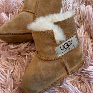 Baby UGG booties 🤗